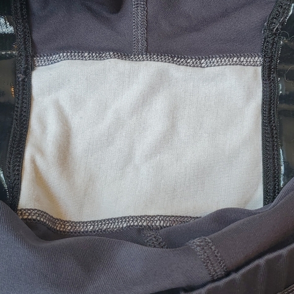 ASICS size Large running shorts - Picture 10 of 12